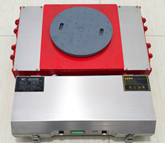大型設(shè)備搬運(yùn)多臺(tái)冠航電動(dòng)搬運(yùn)車(chē)組合使用