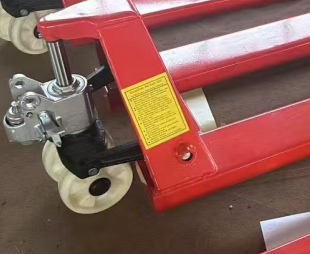 冠航手動(dòng)液壓搬運(yùn)車的液壓泵工作原理