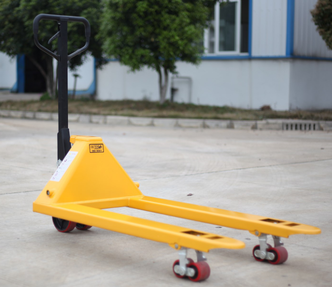 石家莊小區(qū)封控，手動叉車搬運生活用品緩解壓力